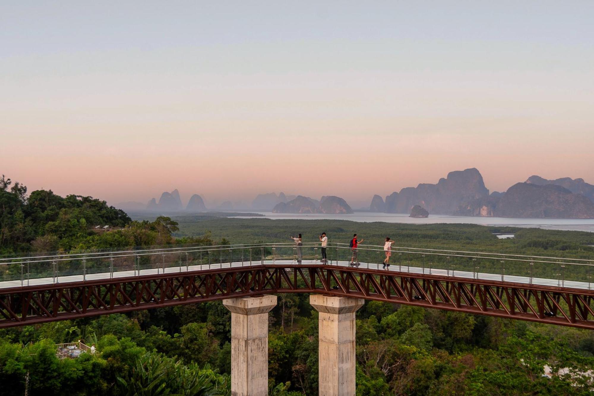 Отель Beyond Skywalk Nangshi Takua Thung Экстерьер фото